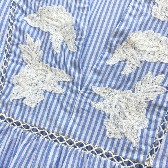 GAP Bell Sleeve Top Blue & White Striped w/Embroidered Appliqués Size XS (EUC) - Picture 6 of 11